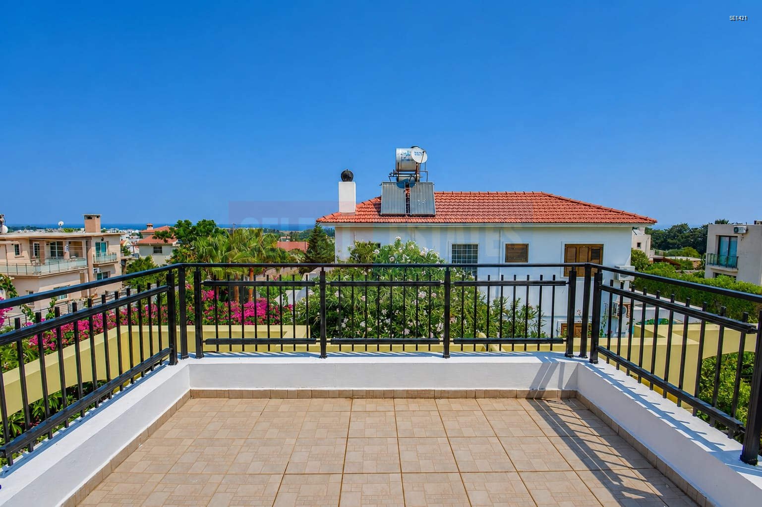 Luxury Detached Villa with Pool in Lapta