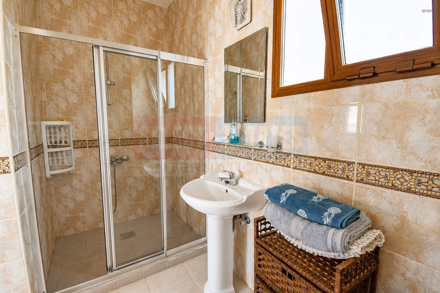 Luxury Detached Villa with Pool in Lapta