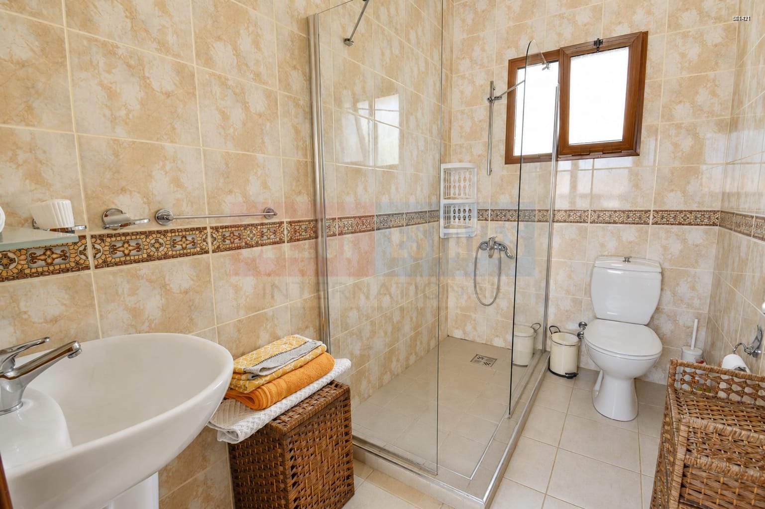 Luxury Detached Villa with Pool in Lapta