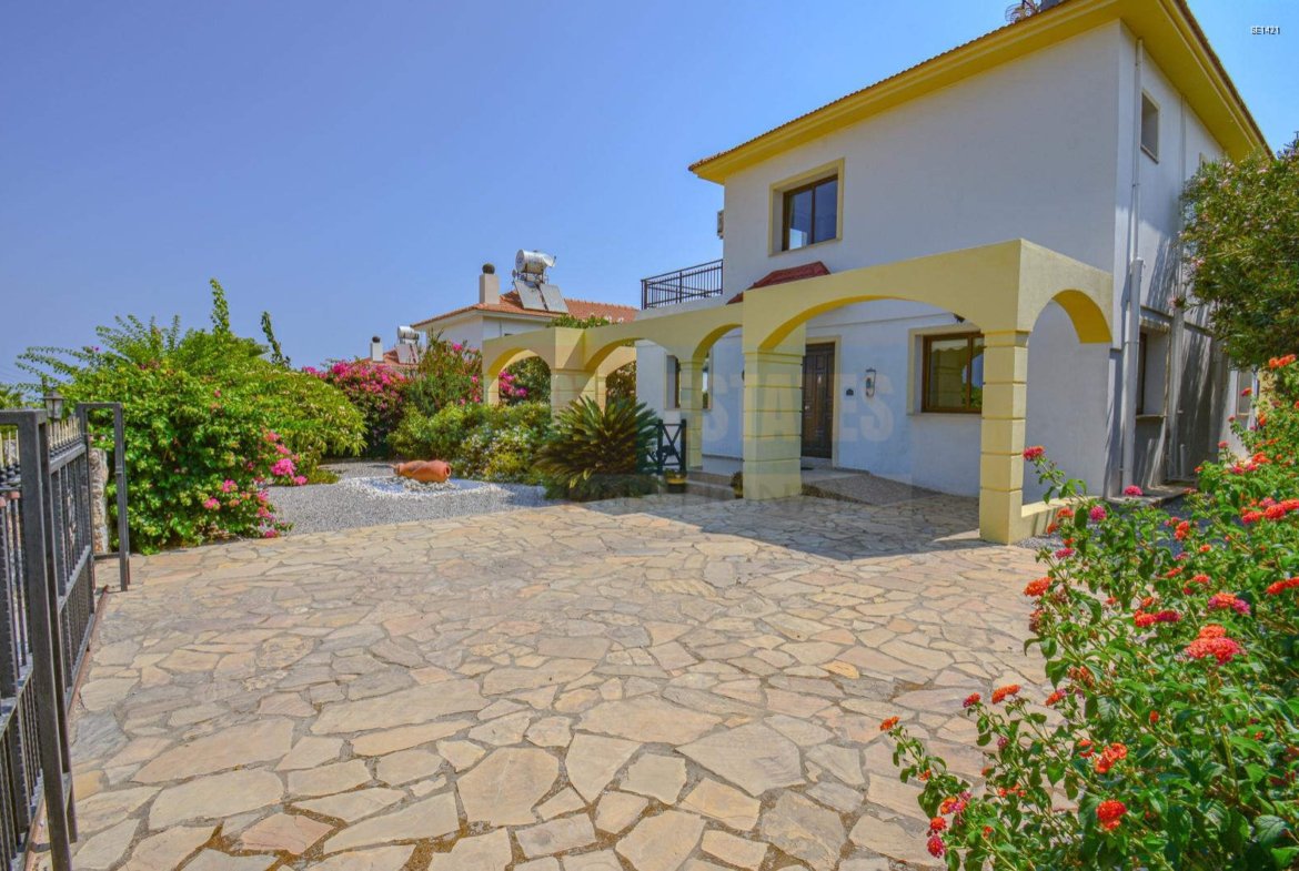 Luxury Detached Villa with Pool in Lapta