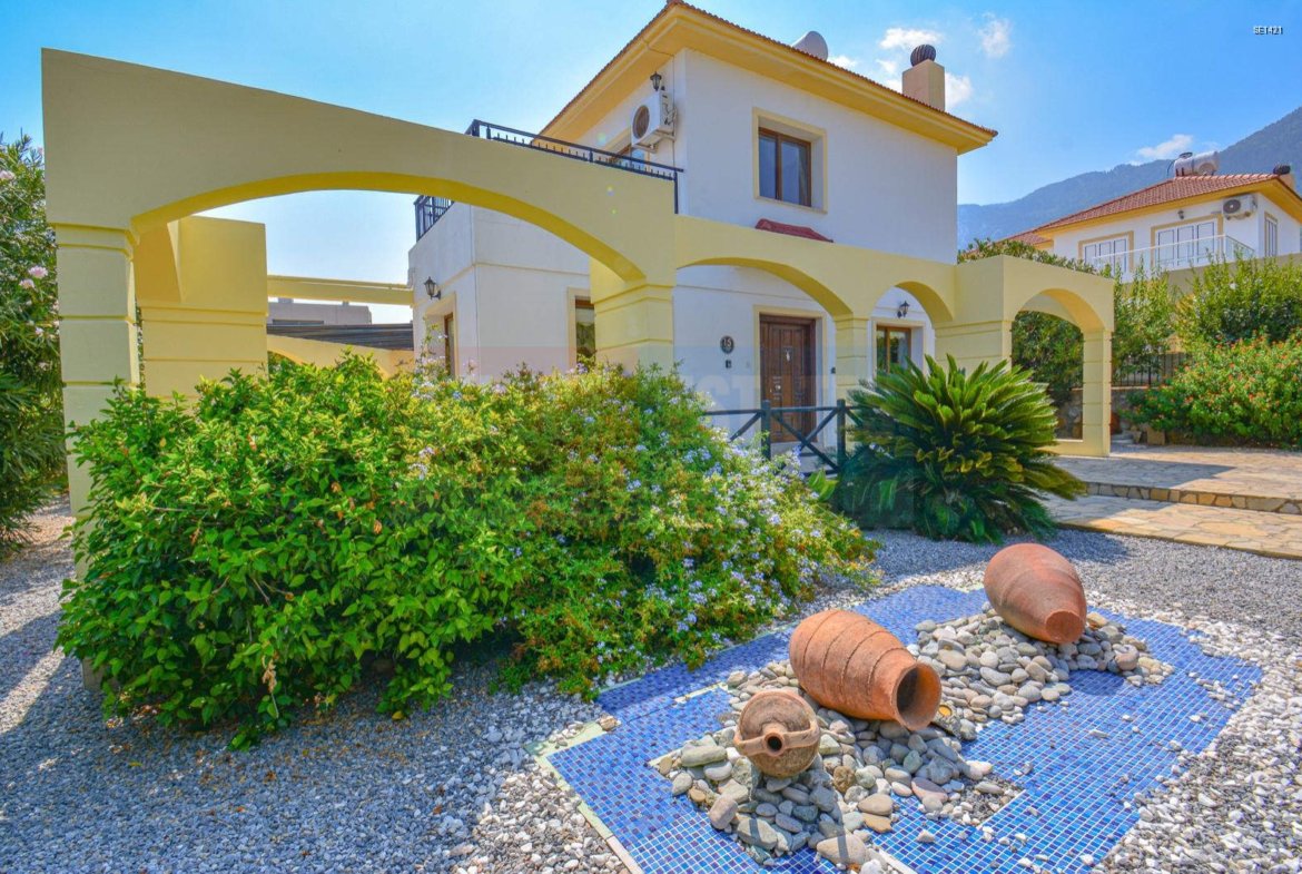 Luxury Detached Villa with Pool in Lapta