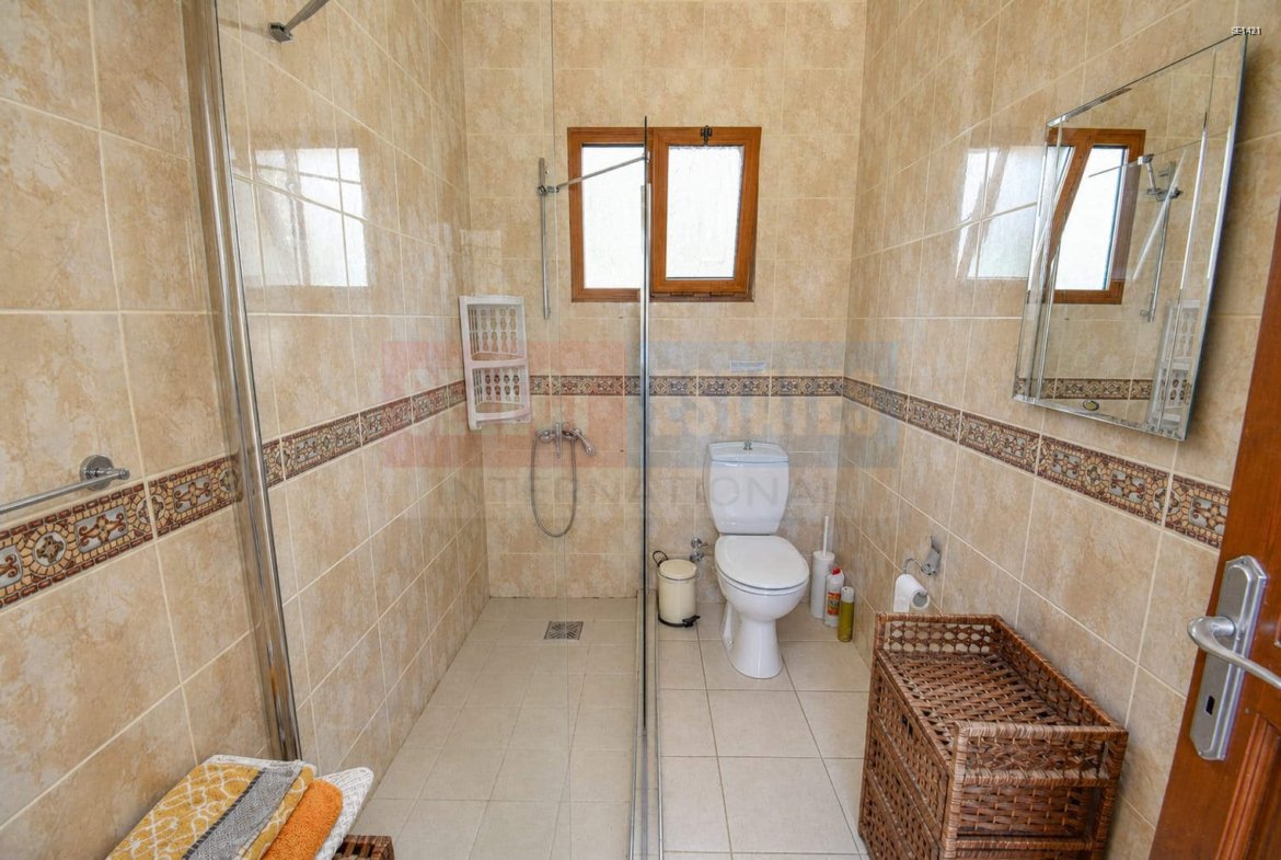 Luxury Detached Villa with Pool in Lapta