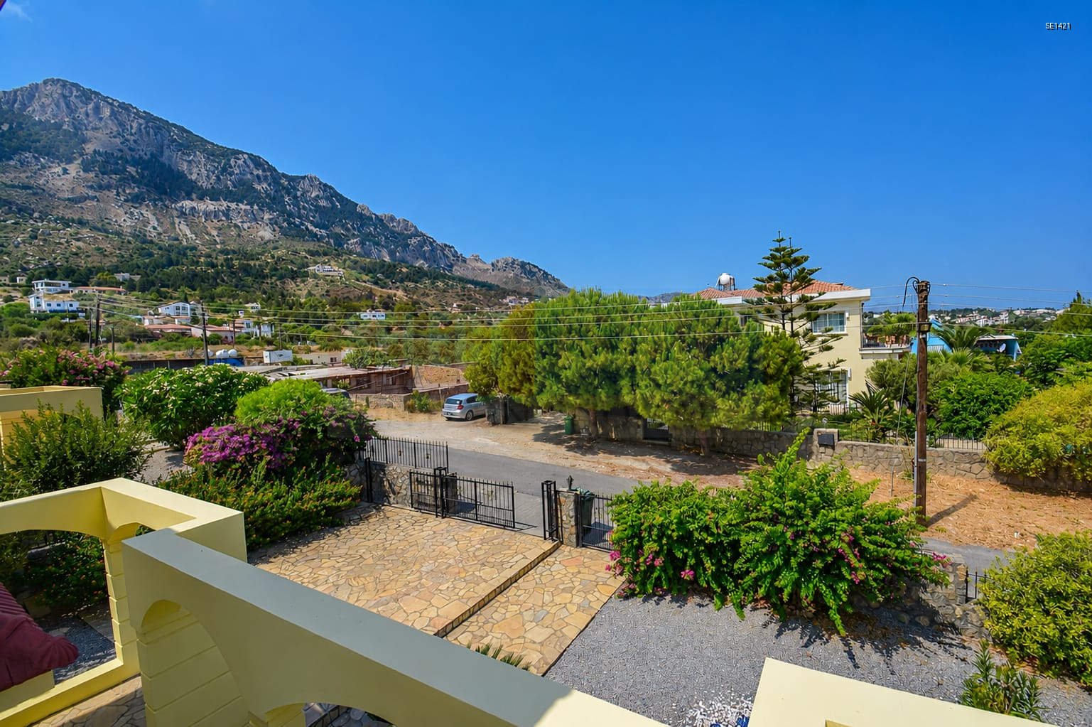 Luxury Detached Villa with Pool in Lapta
