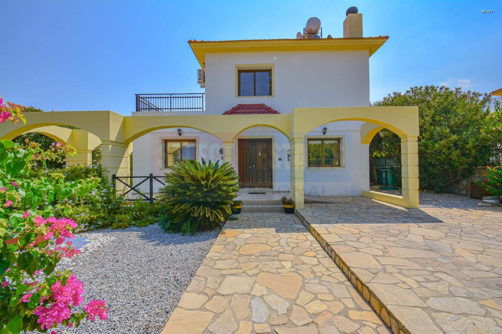 Luxury Detached Villa with Pool in Lapta