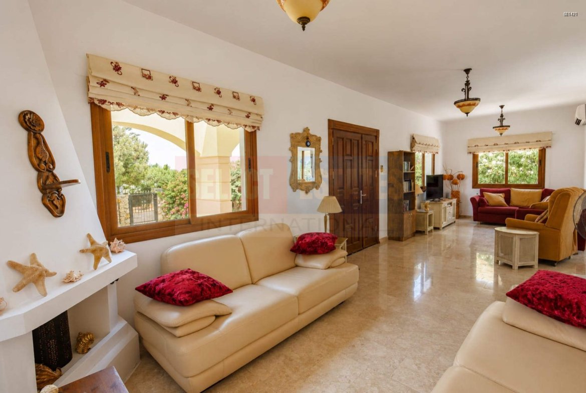 Luxury Detached Villa with Pool in Lapta