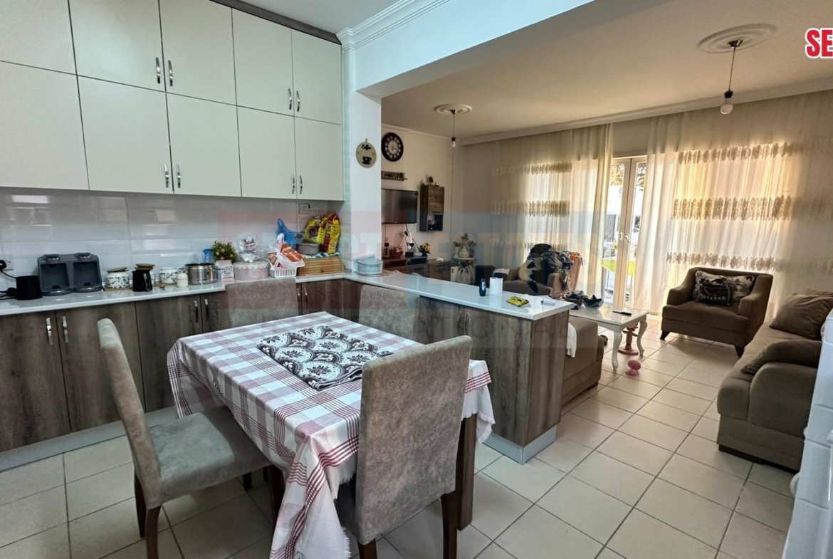 Spacious Furnished Apartment with a Garden