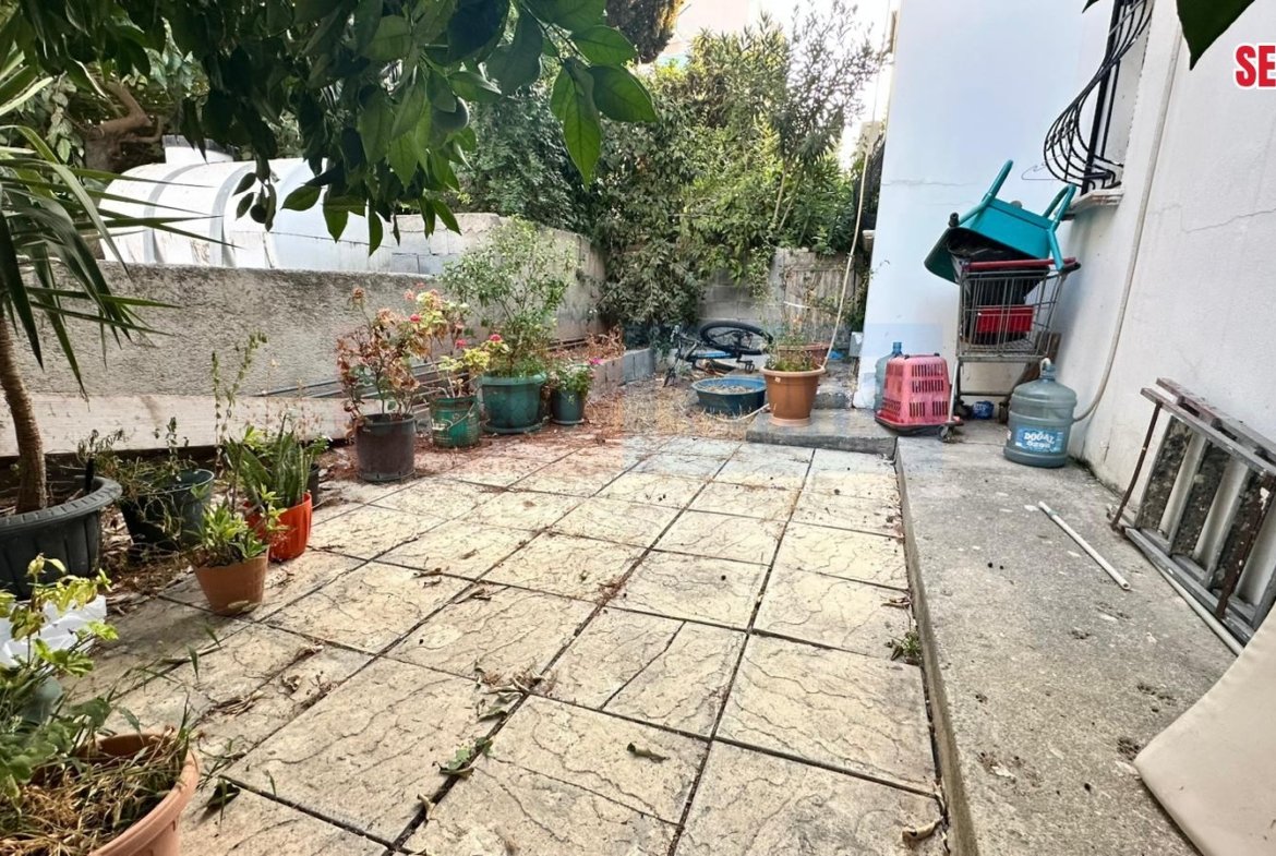 Spacious Furnished Apartment with a Garden