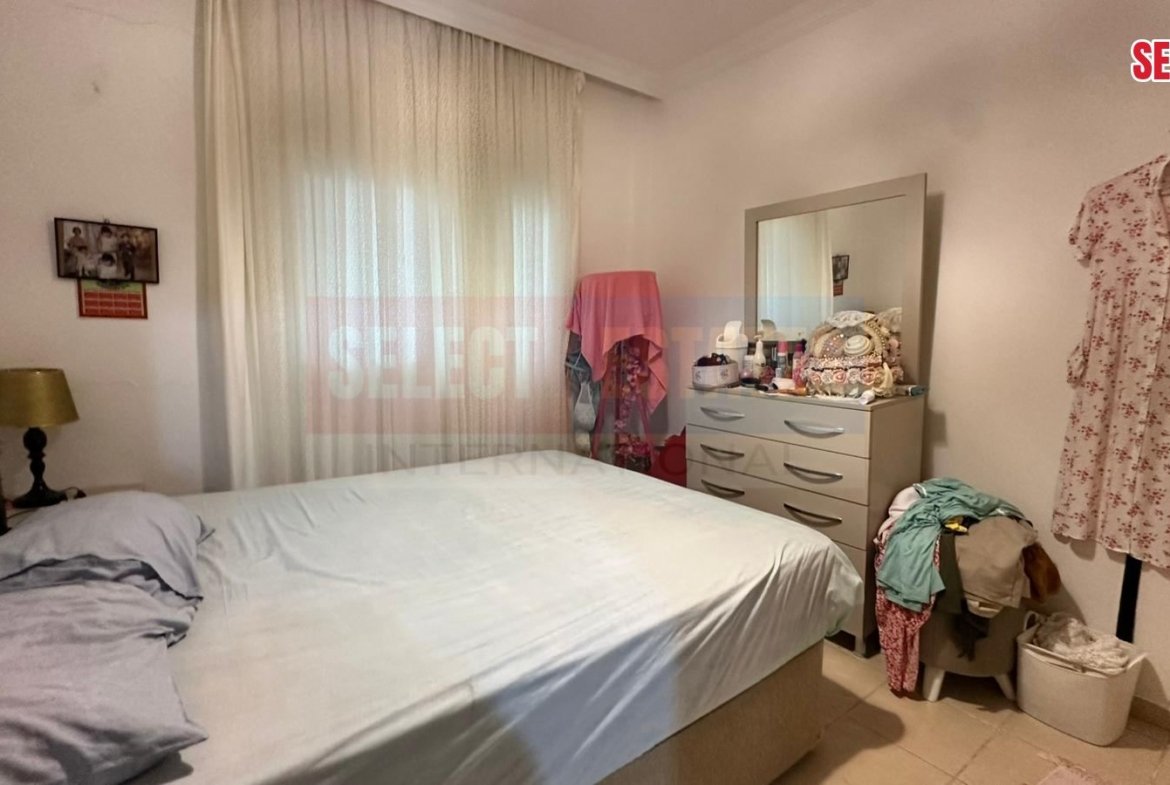 Spacious Furnished Apartment with a Garden