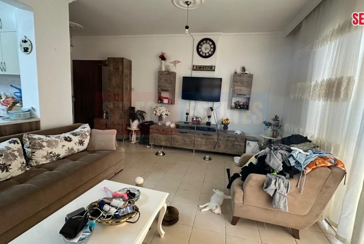 Spacious Furnished Apartment with a Garden