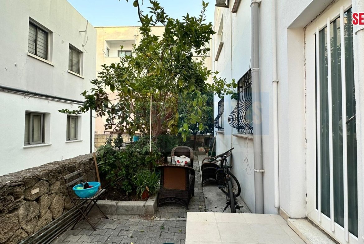 Spacious Furnished Apartment with a Garden