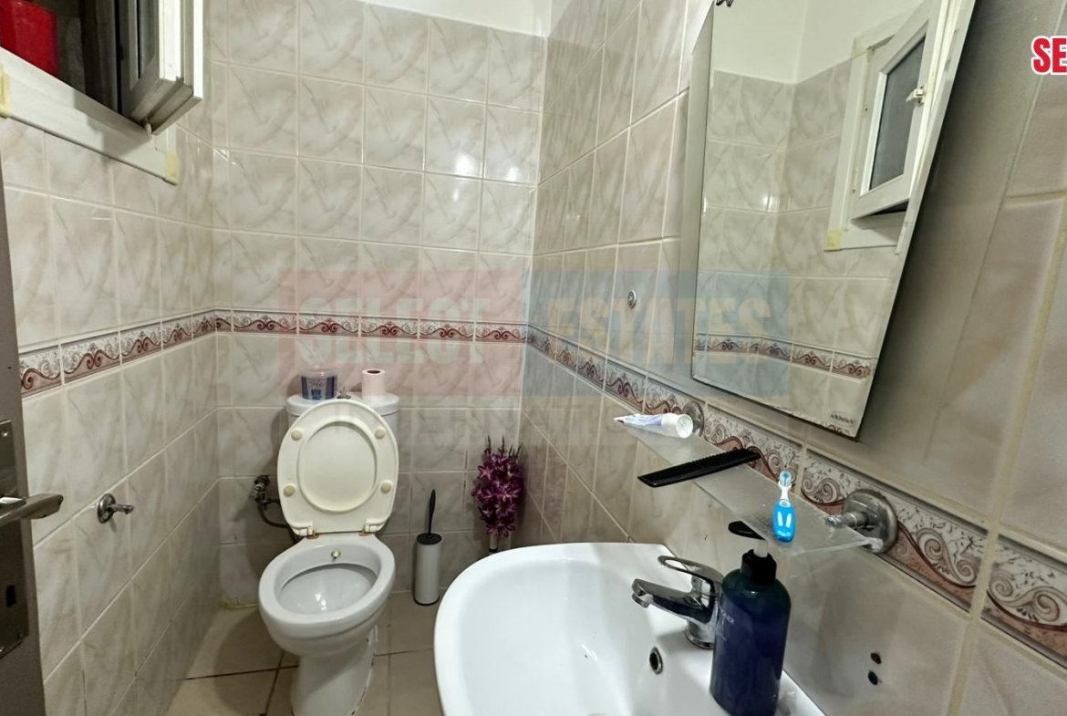 Spacious Furnished Apartment with a Garden
