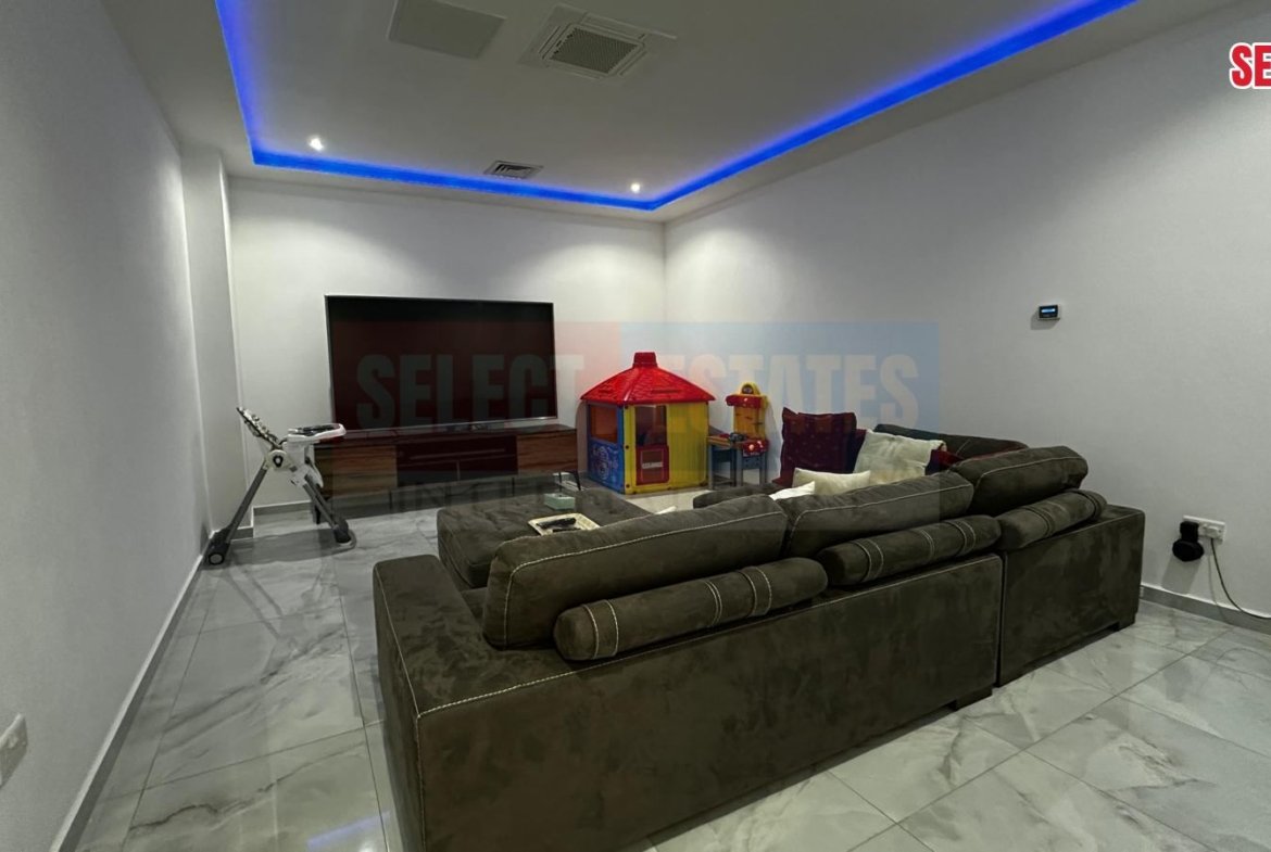 An Unrivaled Mansion at the Peak of Kyrenia