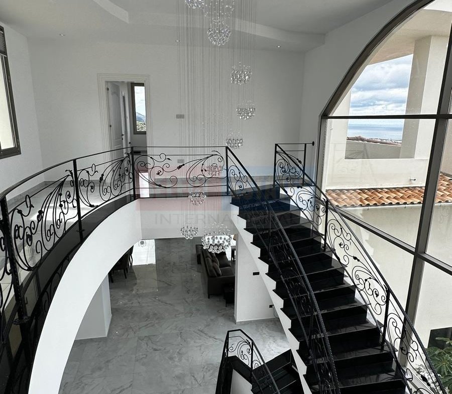 An Unrivaled Mansion at the Peak of Kyrenia