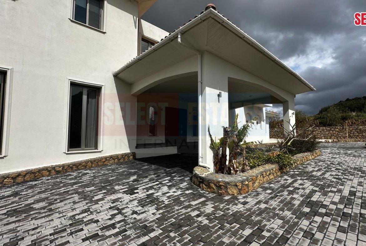 An Unrivaled Mansion at the Peak of Kyrenia