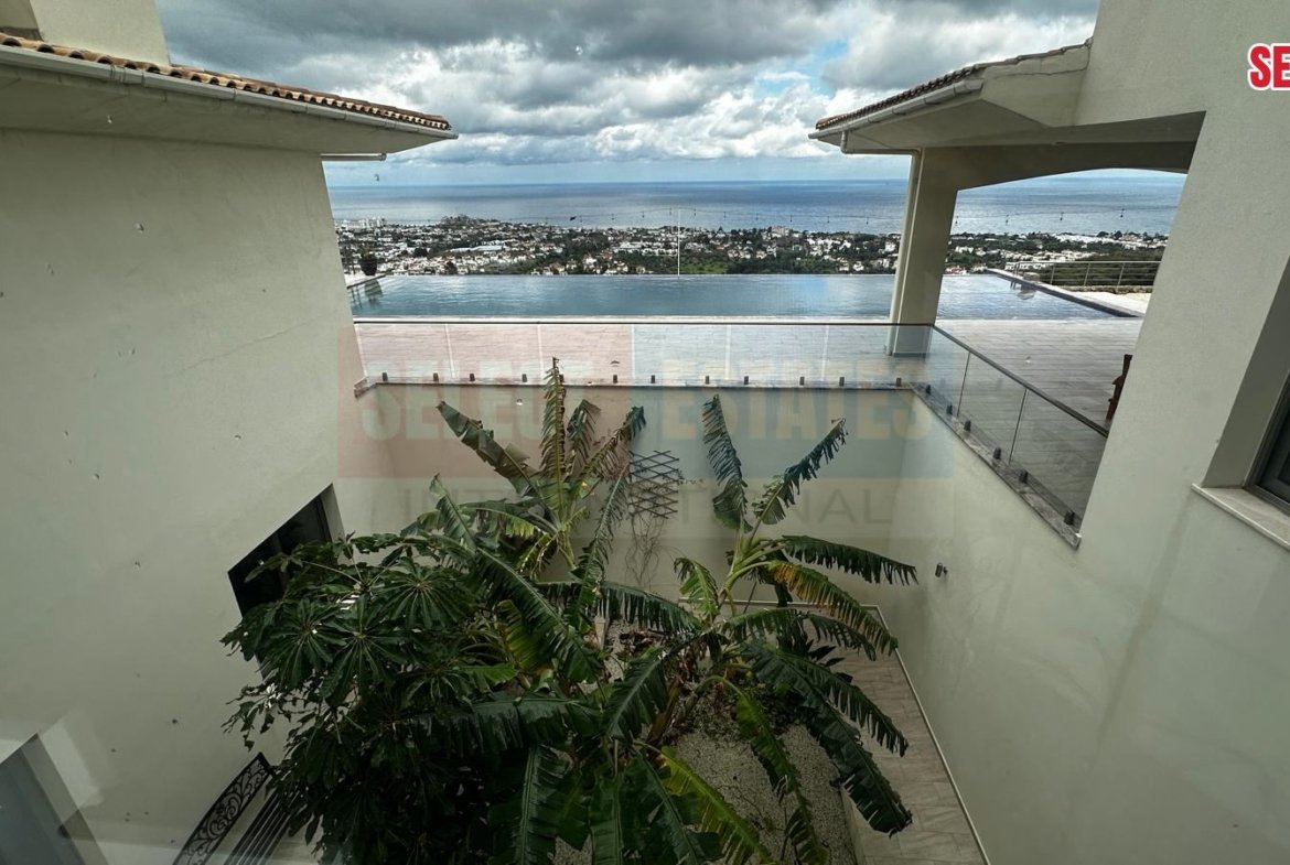 An Unrivaled Mansion at the Peak of Kyrenia