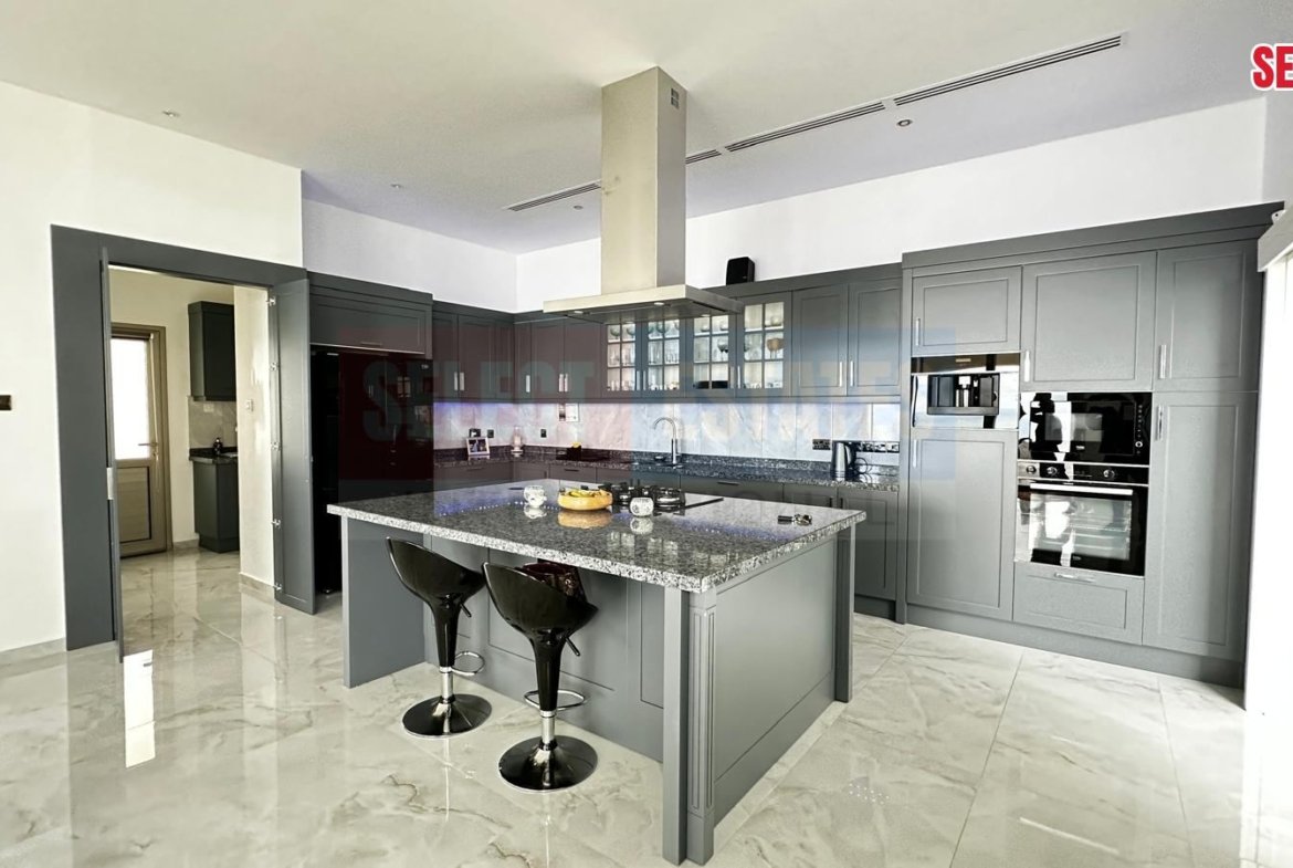 An Unrivaled Mansion at the Peak of Kyrenia