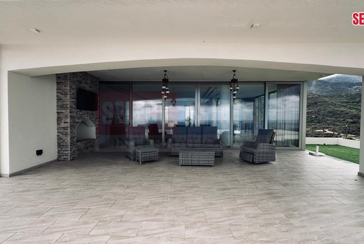 An Unrivaled Mansion at the Peak of Kyrenia