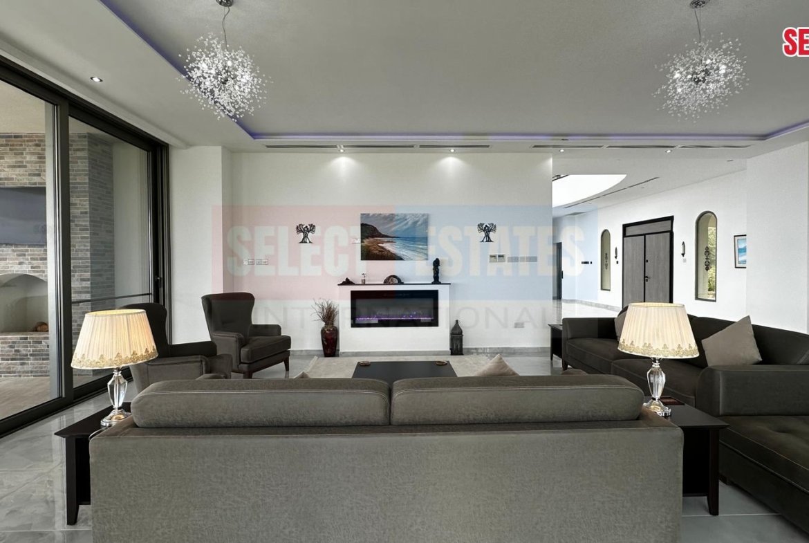 An Unrivaled Mansion at the Peak of Kyrenia