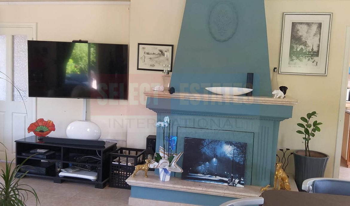 Lapta Detached Villa with Pool for Sale