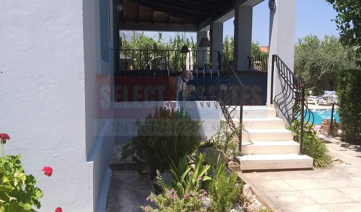 Lapta Detached Villa with Pool for Sale