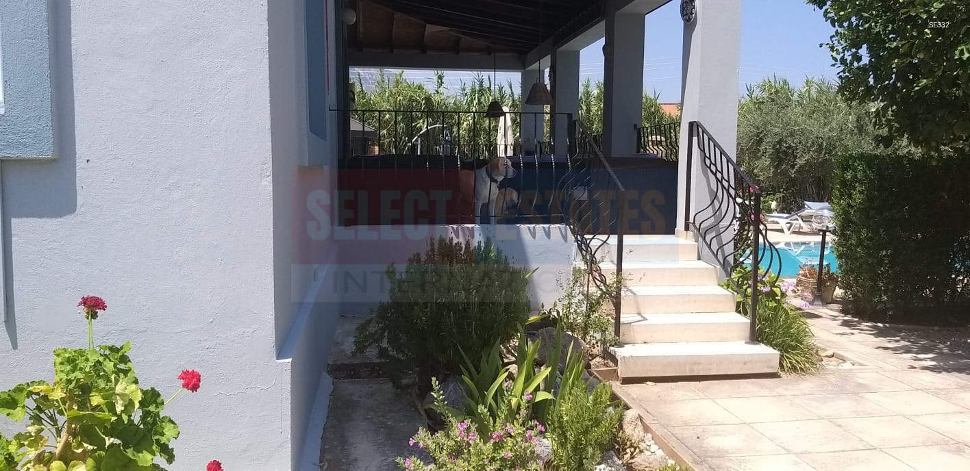 Lapta Detached Villa with Pool for Sale