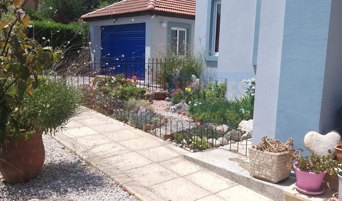 Lapta Detached Villa with Pool for Sale