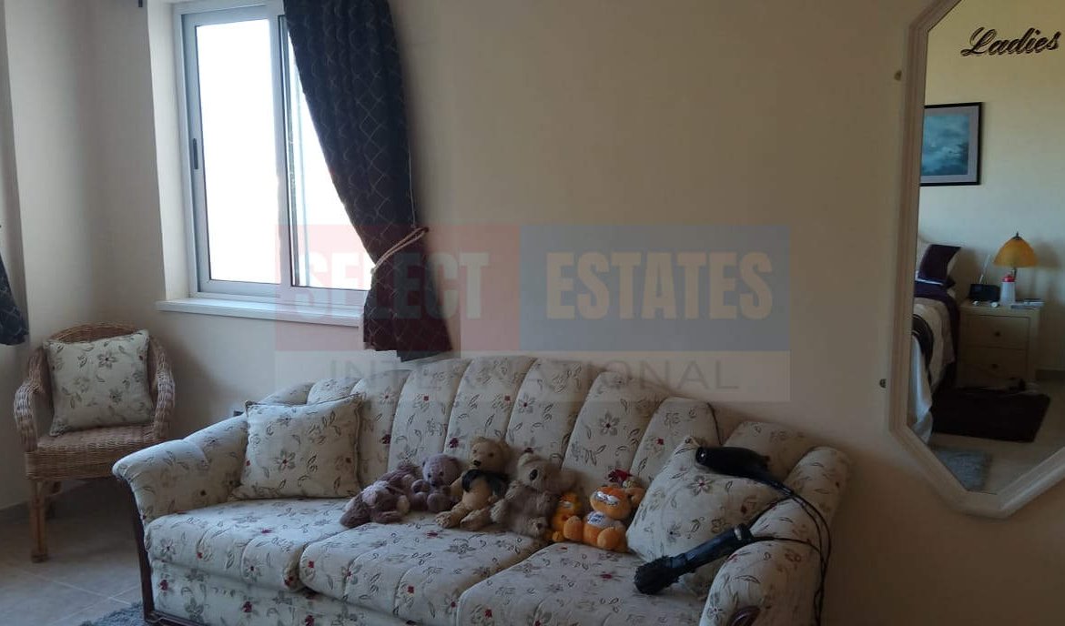Lapta Detached Villa with Pool for Sale