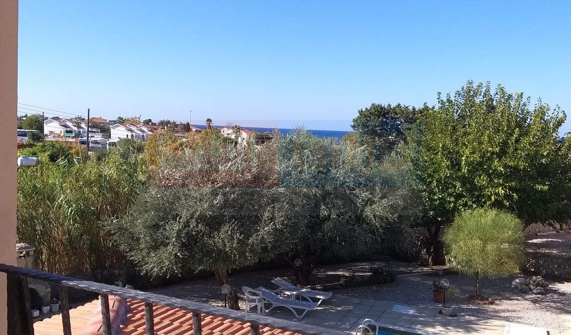 Lapta Detached Villa with Pool for Sale
