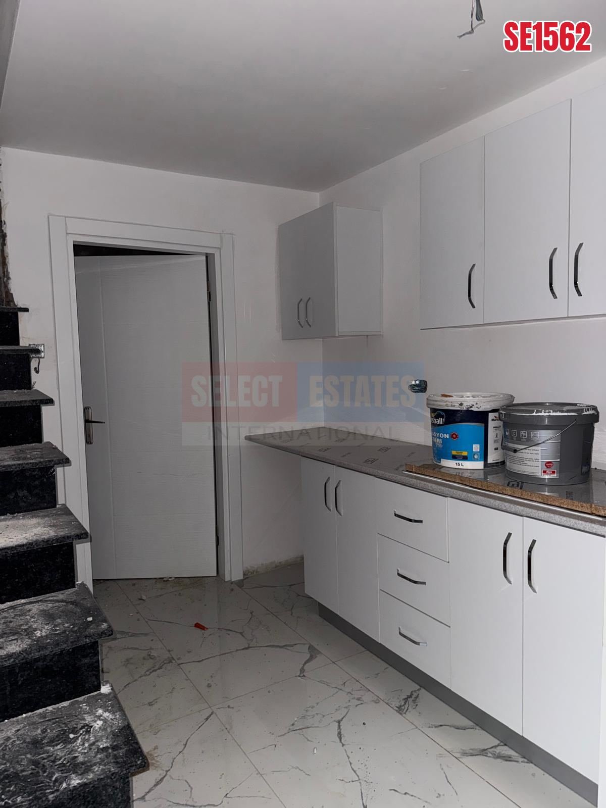 SE1562_37a4a4ee32b3 Spacious Shop, Catalkoy, North Cyprus Properties for Rent