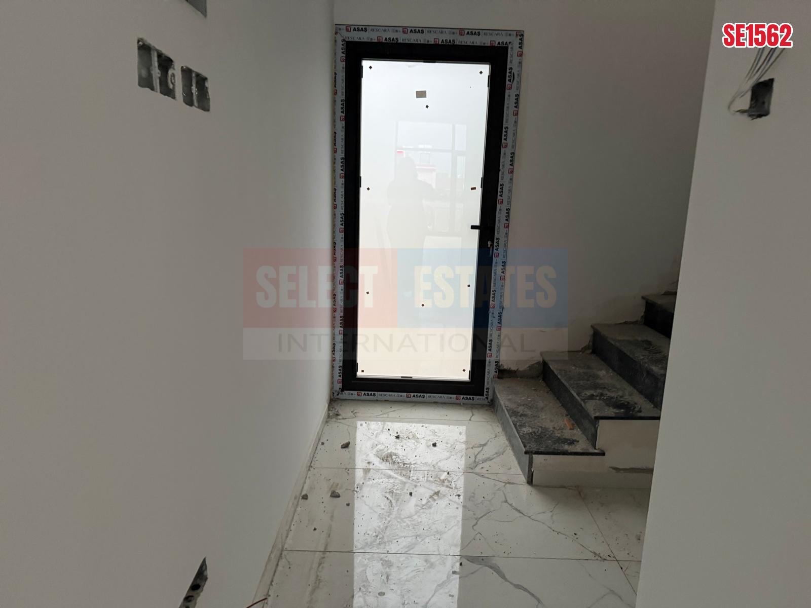 SE1562_591be41bc9da Spacious Shop, Catalkoy, North Cyprus Properties for Rent