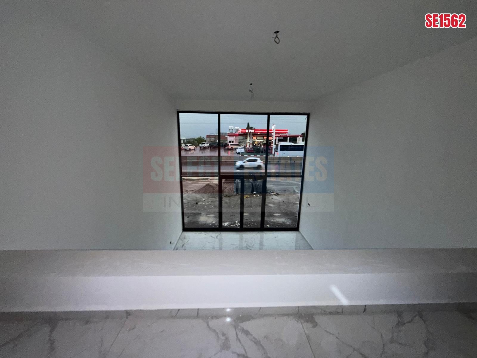SE1562_e26d5b6bb018 Spacious Shop, Catalkoy, North Cyprus Properties for Rent