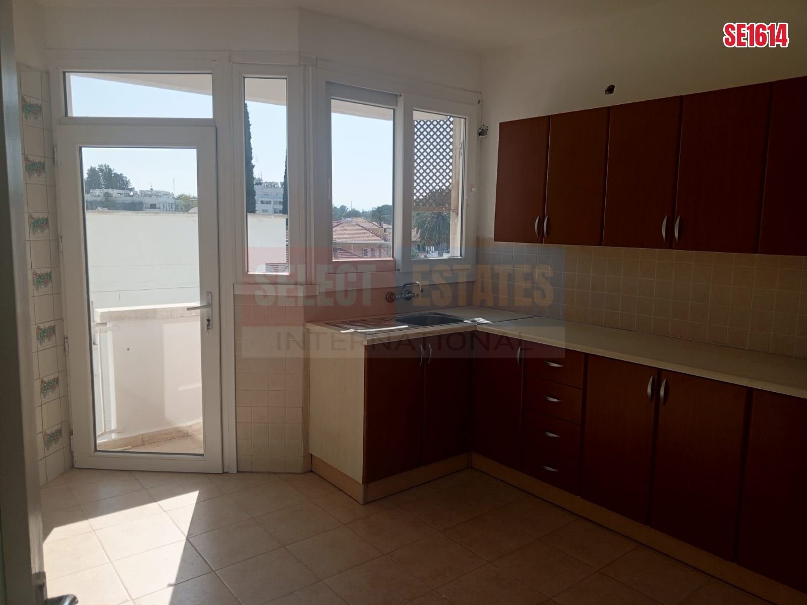 SE1614_5644c82b712f Central Office, Koskluciftlik, Lefkosa, North Cyprus Properties for Rent